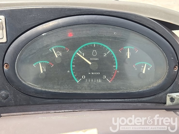 2004-case-580m-image-88