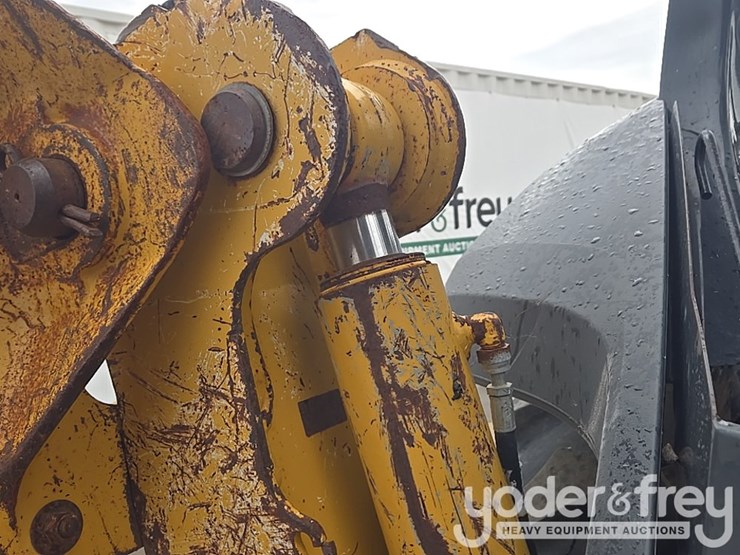 2018-deere-310l-image-46