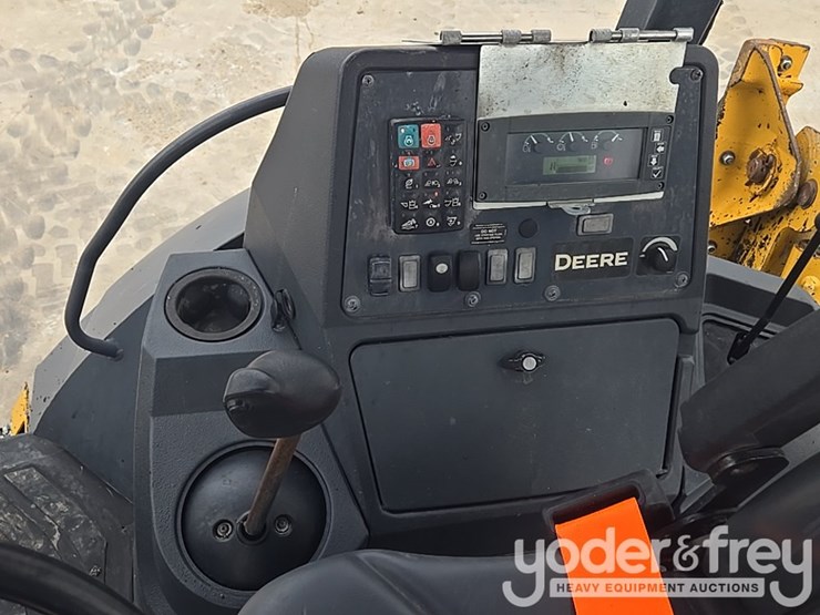 2021-deere-310sl-image-103