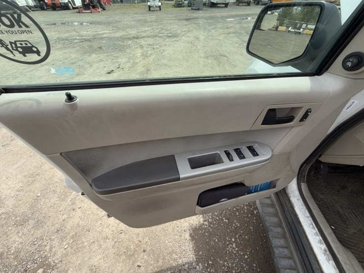 2010-ford-escape-hybrid-image-22