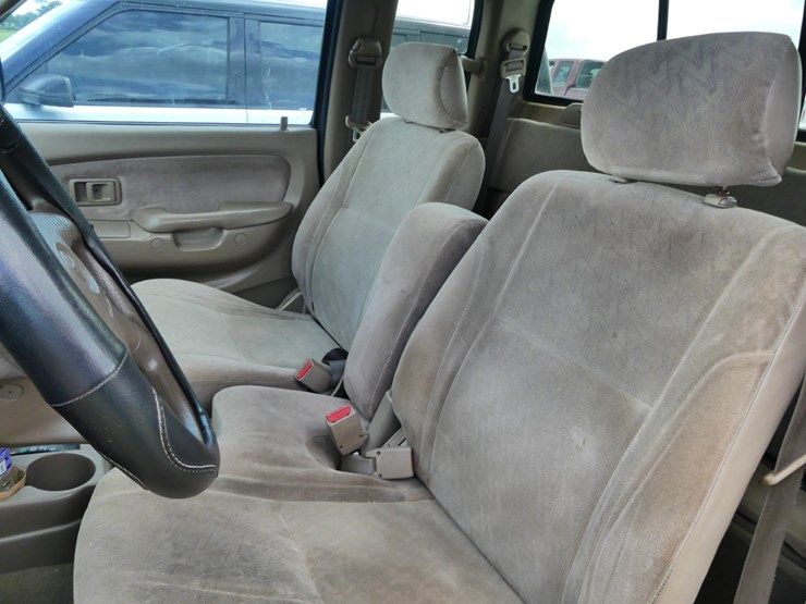 2004-toyota-tacoma-sr5-image-8