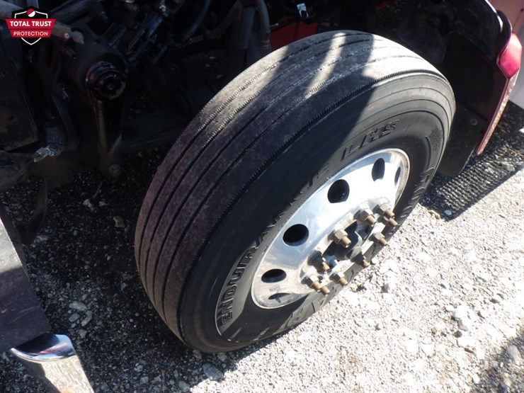 2022-peterbilt-567-image-26