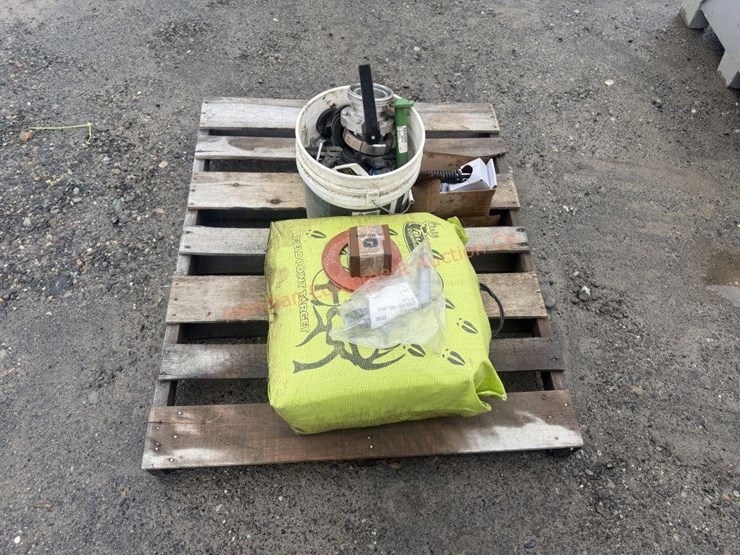 pallet-asst.-shop-&-farm-supplies-image-6