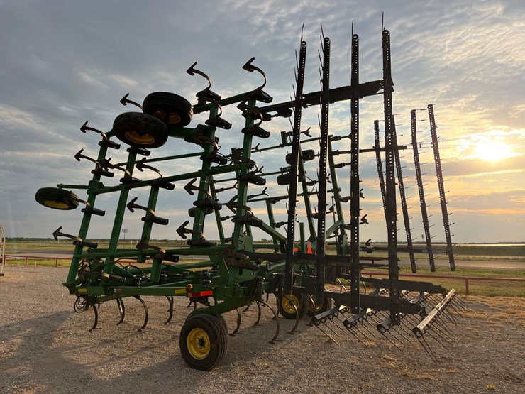 2004-john-deere-2210-image-16