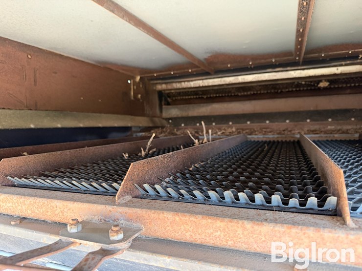 1990-gleaner-r70-image-13