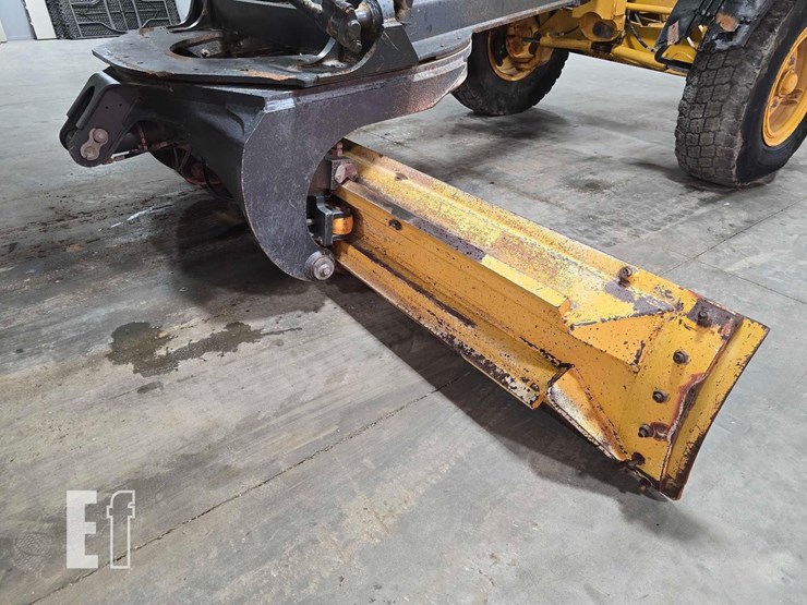 2012-deere-770g-image-11