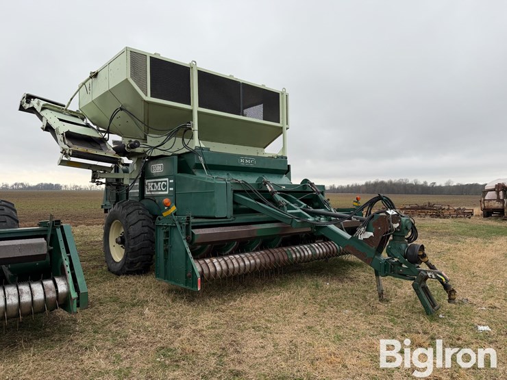 2012-kmc-3386-peanut-combine-image-3
