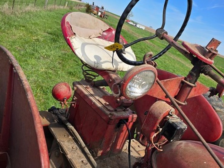 #581-•-farmall-h-tractor-image-16