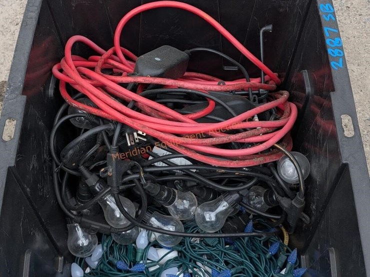 outdoor-string-lighting-&-accessories-image-5