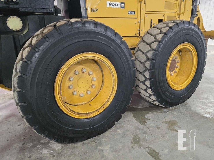 2011-caterpillar-140m2-image-26