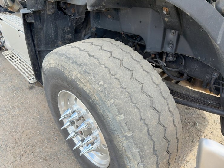 2015-caterpillar-ct660-image-13