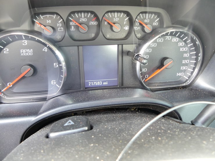 2018-chevrolet-2500hd-image-15