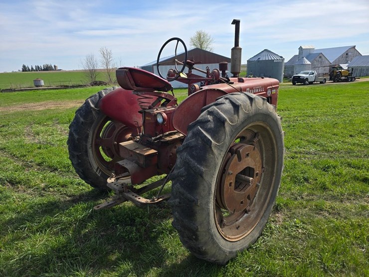 #581-•-farmall-h-tractor-image-7