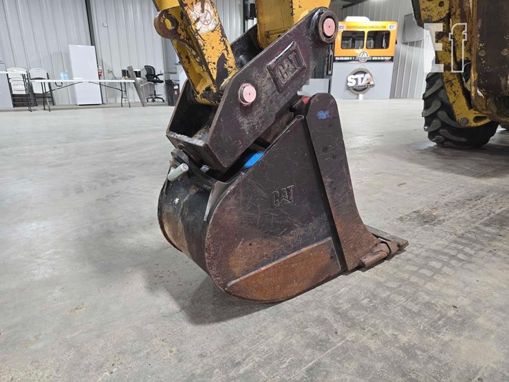 2022-caterpillar-416-image-16