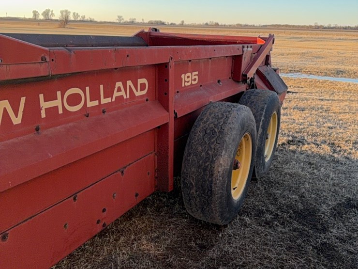 new-holland-195-image-11