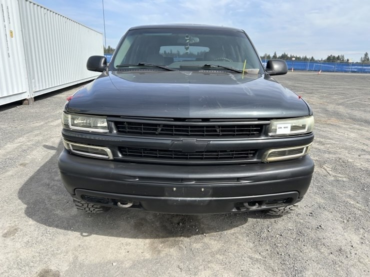 2003-chevrolet-tahoe-image-8