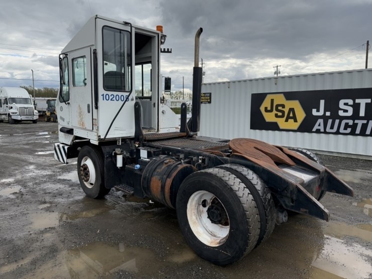 2010-kalmar-ottawa-yard-spotter-truck-image-6