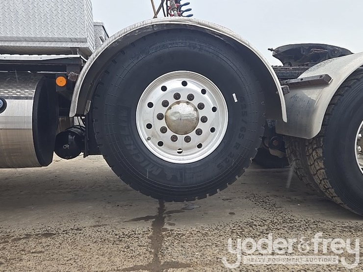 2014-kenworth-t800-image-12