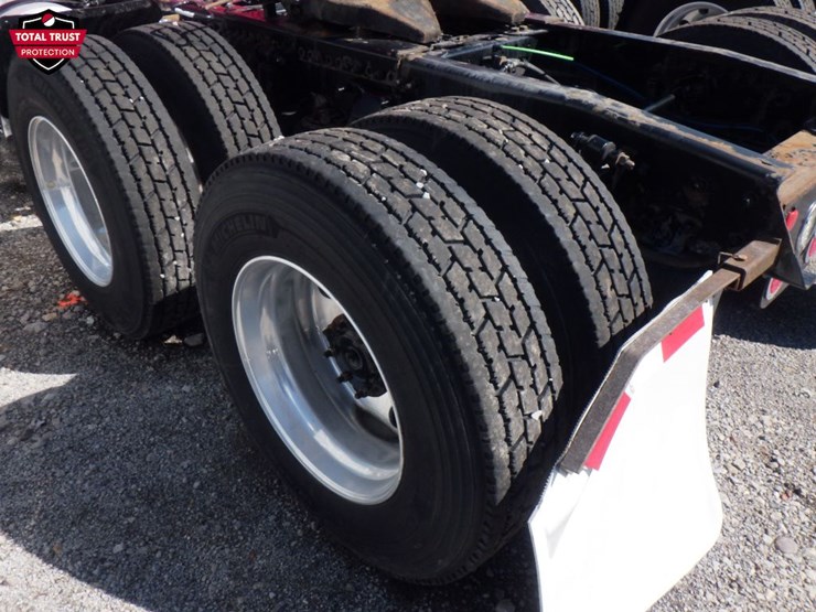 2021-freightliner-cascadia-116-image-12