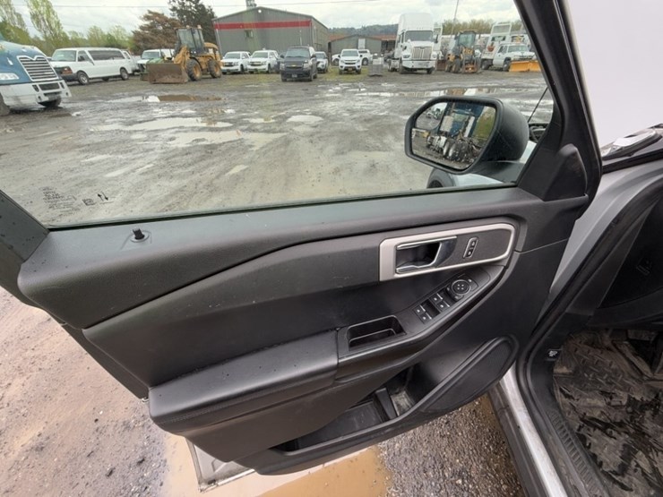 2021-ford-explorer-image-25