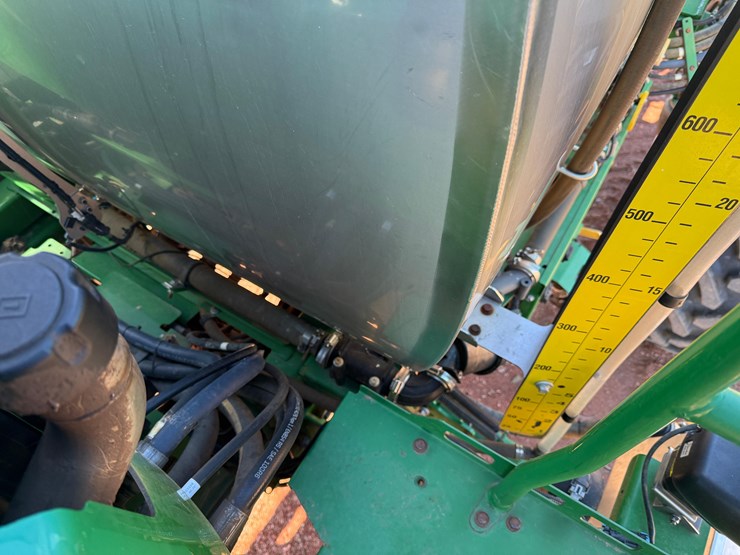 2015-john-deere-r4038-image-76