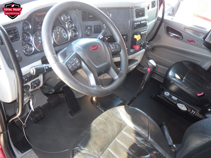 2022-peterbilt-567-image-18