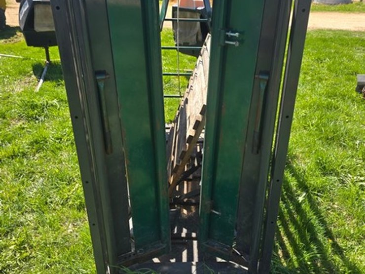 #542-•-tuff-built-cattle-chute-image-8