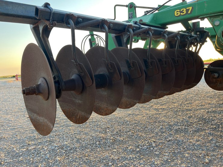 2001-john-deere-637-image-13