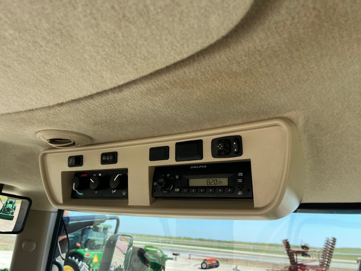 2013-john-deere-7215r-image-22