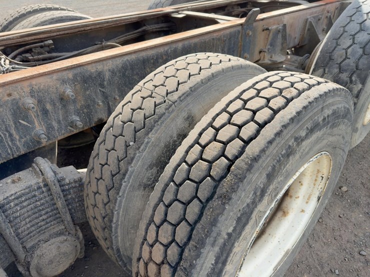 2000-mack-rd688s-image-23