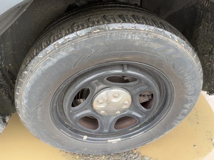 2020-ford-explorer-image-16