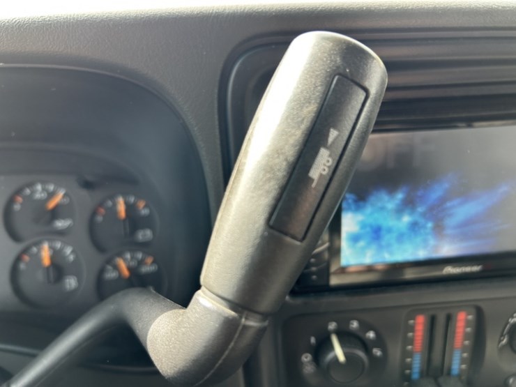 2003-chevrolet-tahoe-image-27