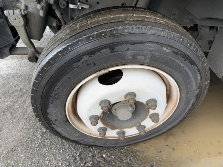 2014-freightliner-mt45-image-12