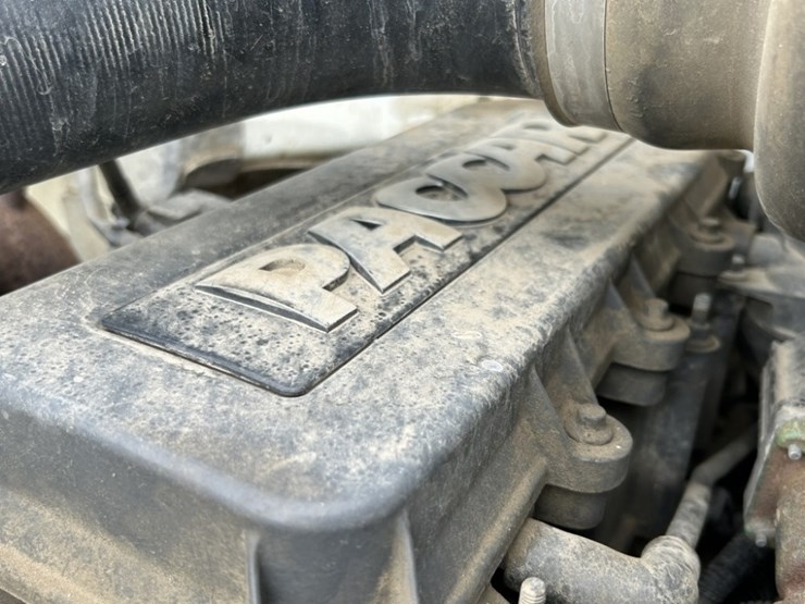 2017-peterbilt-337-image-43