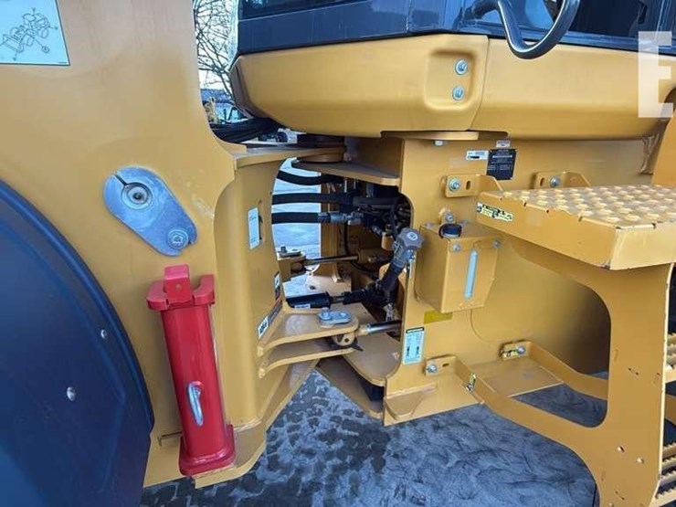 2024-deere-624-p-tier-image-18