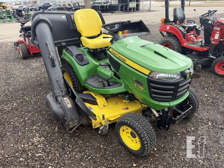 2017-john-deere-x738-image-2