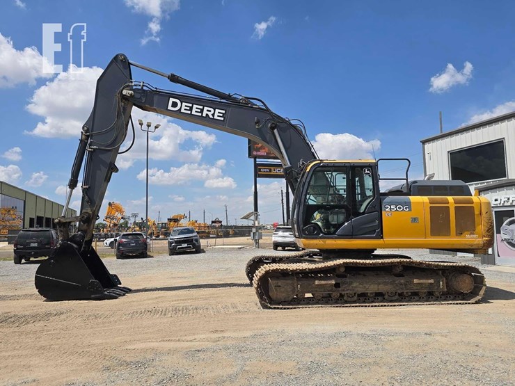 2018-deere-250g-lc-image-5