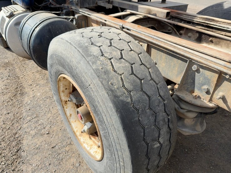 2000-mack-rd688s-image-16