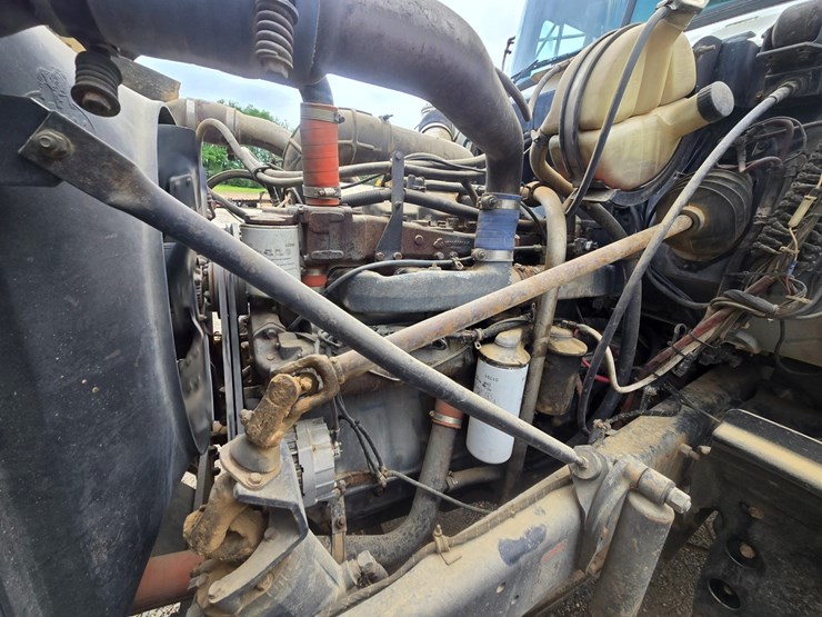 1996-mack-rd690s-image-43