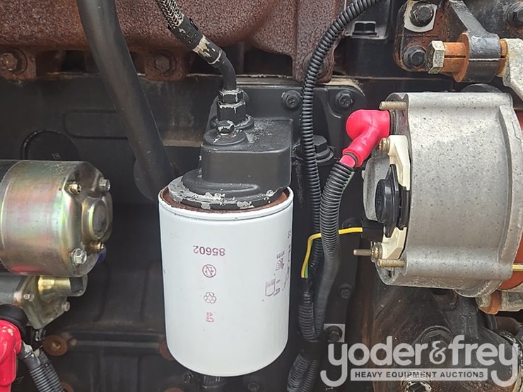 2004-case-580m-image-50