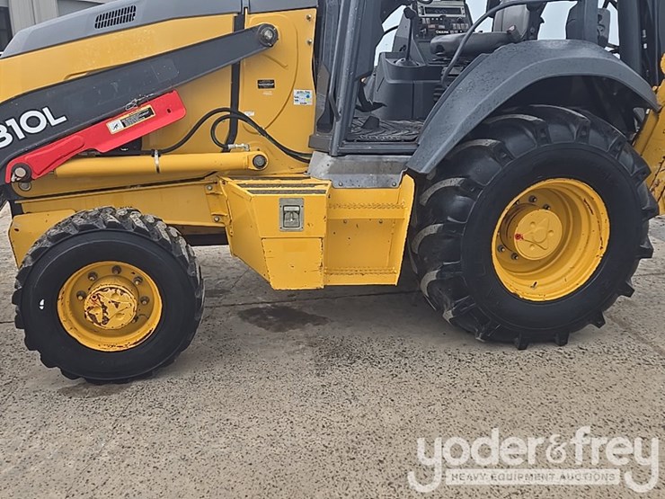 2018-deere-310l-image-9