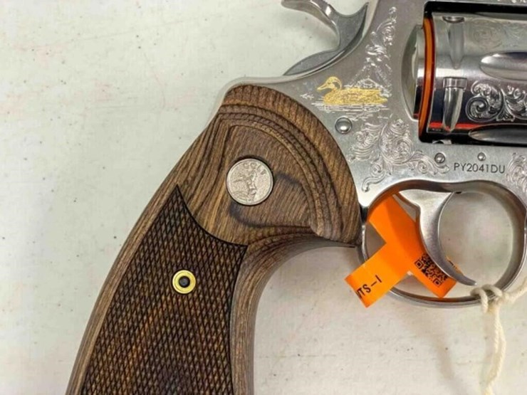 colt-revolver-image-6