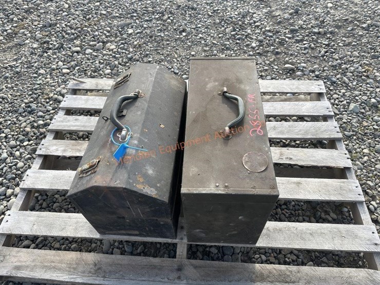 2--metal-toolboxes-image-1