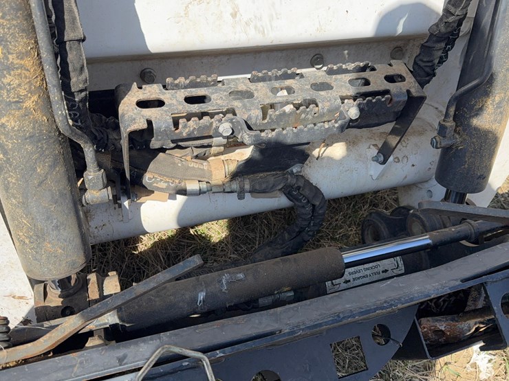2021-bobcat-s740-image-27