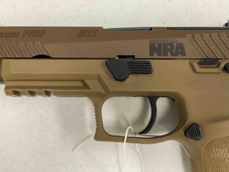 sig-sauer-pistol-image-3