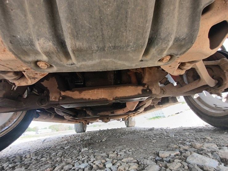 2005-chevrolet-suburban-image-28