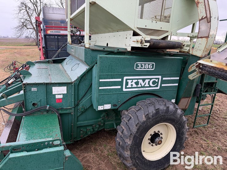 2012-kmc-3386-peanut-combine-image-8