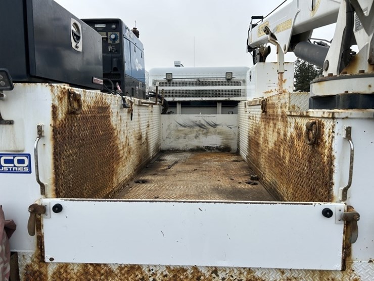 2017-peterbilt-337-image-28