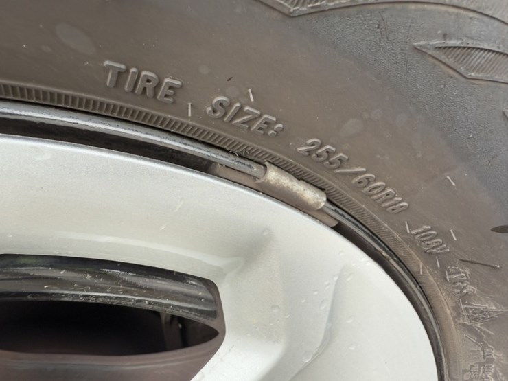 2020-ford-explorer-image-18