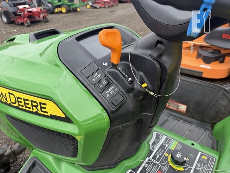 2017-john-deere-x738-image-28